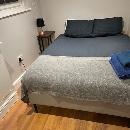 2 Bedroom Apartment Chiswick Park Tube Station Londres Exterior foto