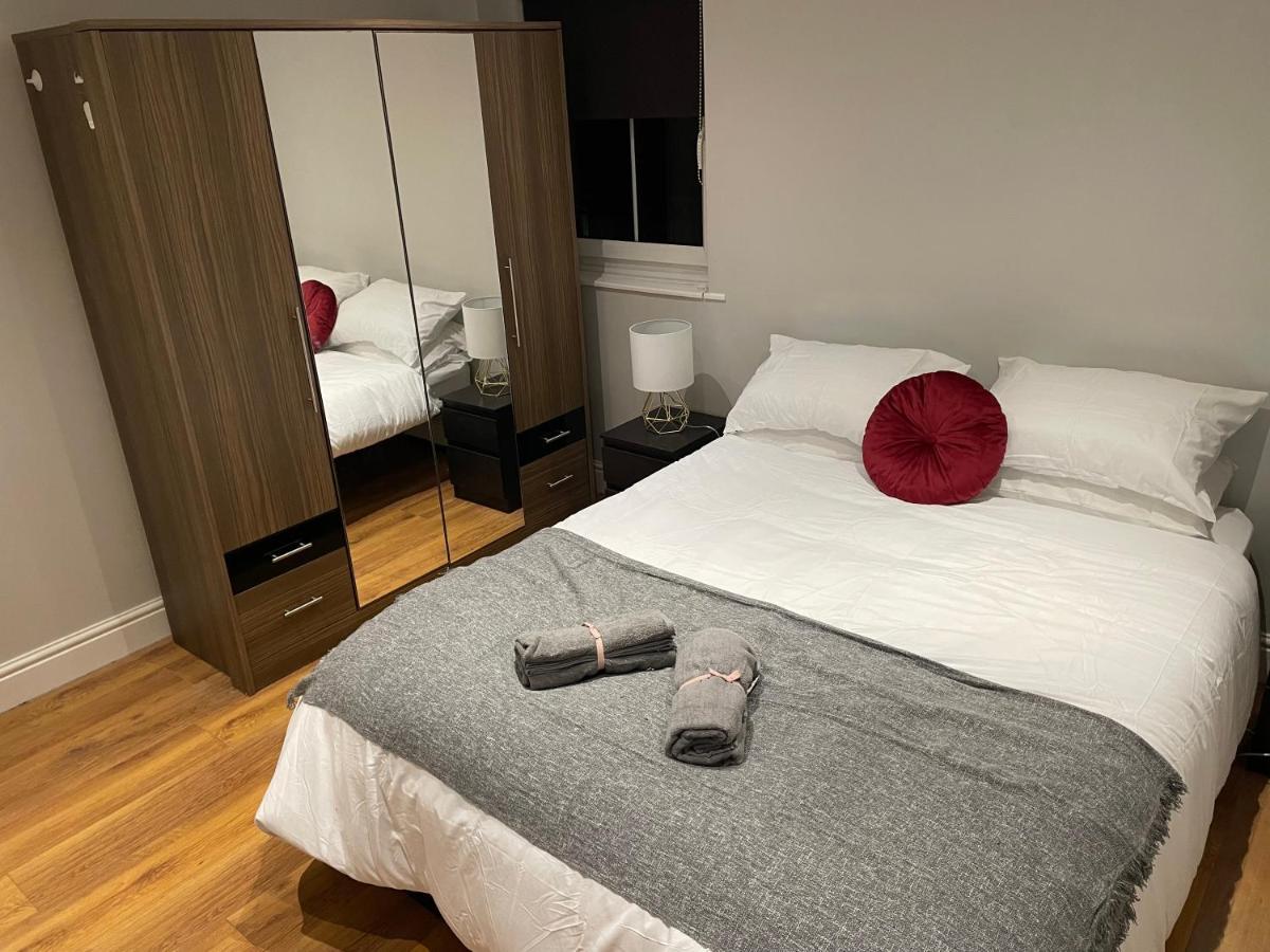 2 Bedroom Apartment Chiswick Park Tube Station Londres Exterior foto