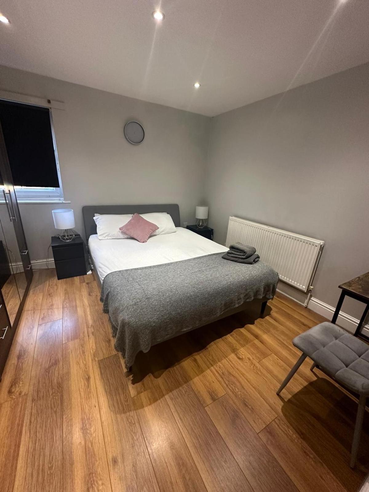 2 Bedroom Apartment Chiswick Park Tube Station Londres Exterior foto